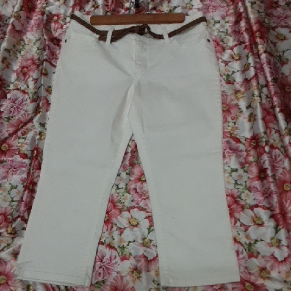 St. John's Bay White Cropped Jeans with Brown Trim